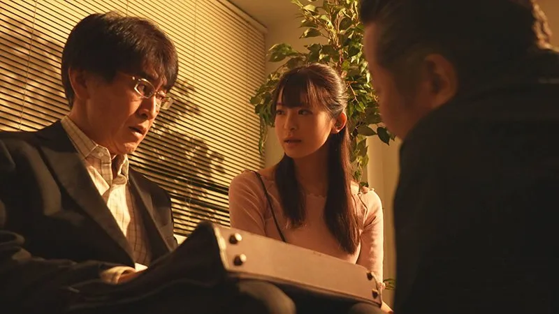 Gã chồng vay nợ anh em xã đoàn, vợ yêu phải bán thân để trả nợ