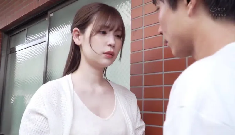 Người chồng tẻ nhạt, vợ yêu nhận ra cậu thanh niên nhà cạnh bên tốt hơn