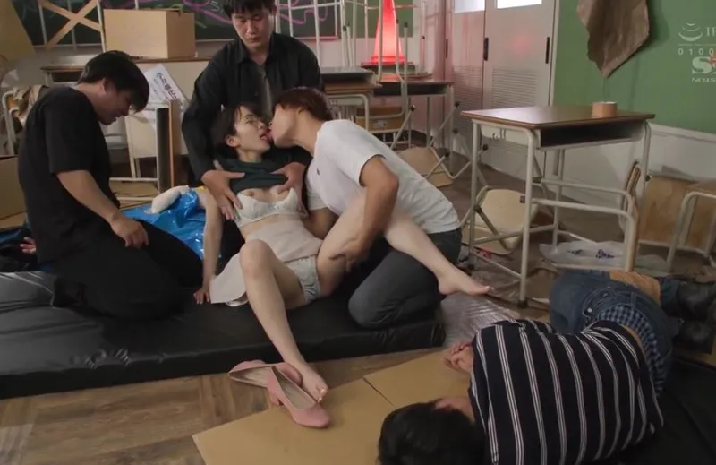 Giúp đỡ cậu em người yêu bị bắt nạt, học sinh nữ dính vào đám côn đồ biến thái