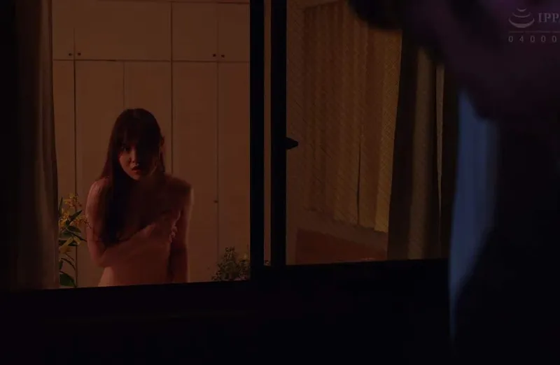 Em hotgirl cạnh nhà gã chồng gã chồng cạnh bên nhà thường xuyên thay đồ ở ngay cửa sổ