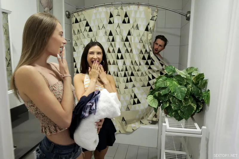 Hai đứa ghệ cùng cha khác mẹ lắm trò