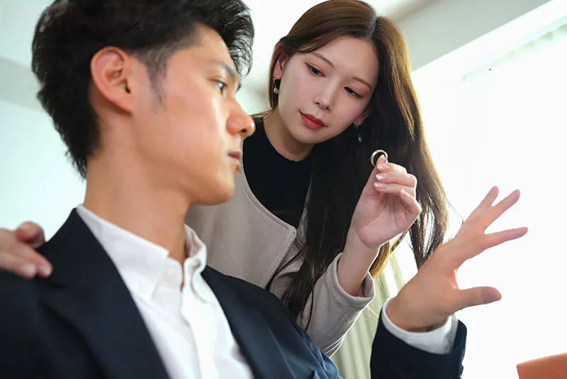 Cô vợ đi đi chơi, gã chồng ở nhà bị nhỏ em cô vợ gạ nắc không trượt phát nào